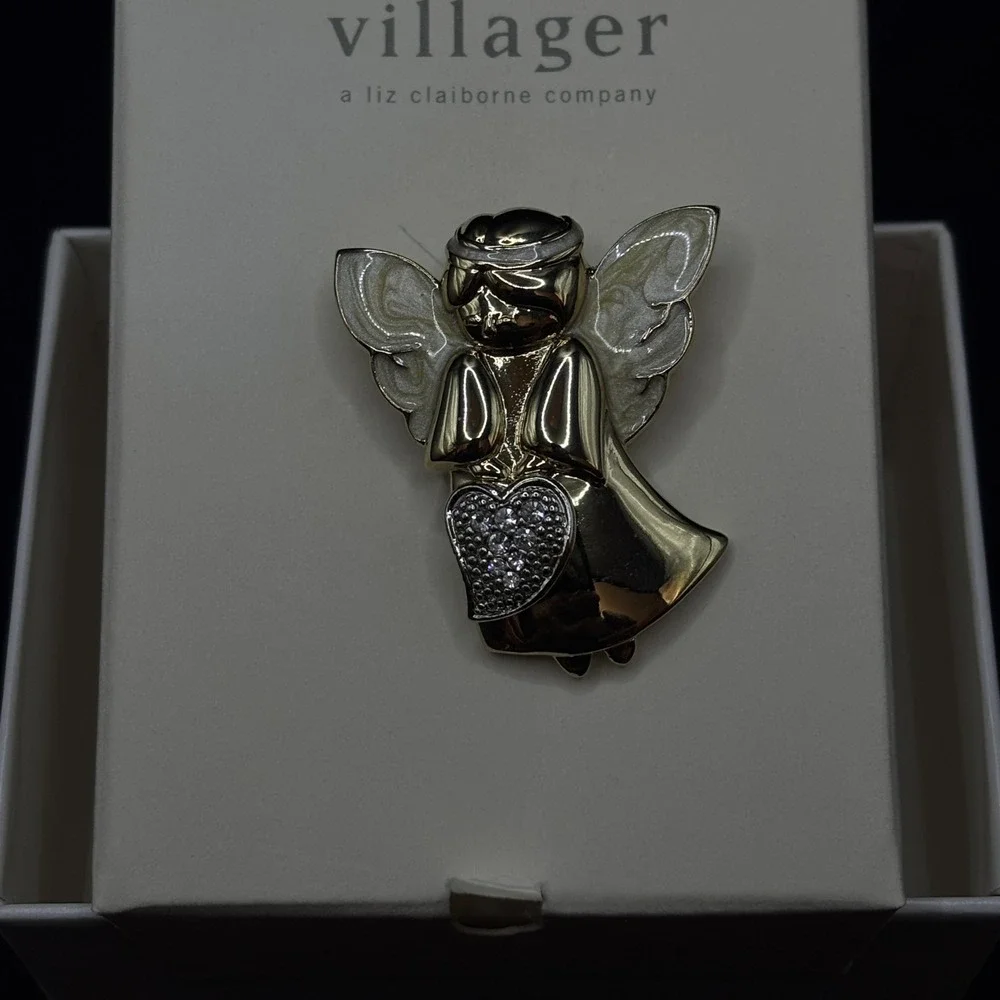 Villager‎ Gold Angel Holding Heart Cubic Zirconia stones Brooch PIn